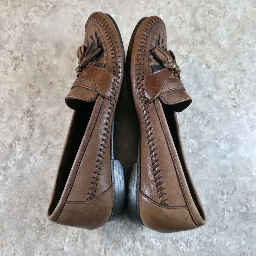 Vintage American Weekend Mens 7 / Wimens 8.5 Soft Leather Classic Tassle Loafers